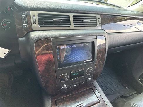 Used 2014 GMC Sierra 2500 Denali w/ Suspension Package, Off-Road image 17