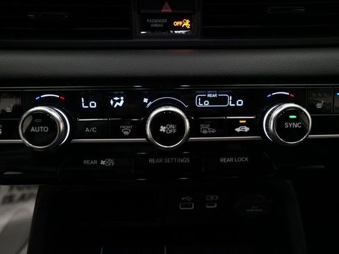 Certified 2025 Honda Pilot Black Edition image 17