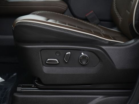 Used 2025 GMC Yukon Denali Ultimate w/ LPO, Floor Liner Package image 28