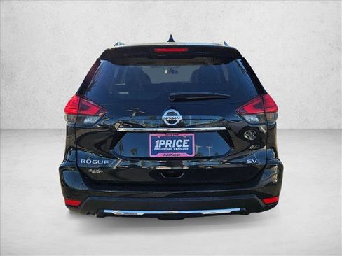 Used 2017 Nissan Rogue SV w/ SV Premium Package image 6