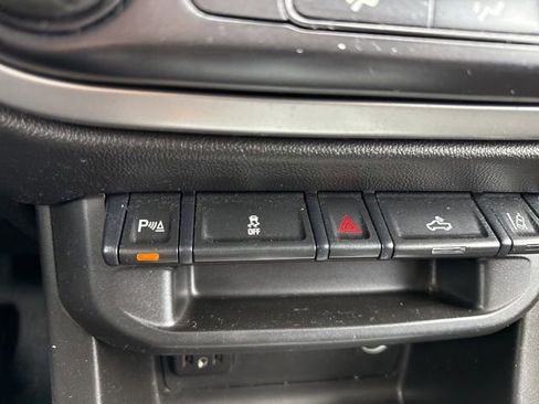 Used 2021 Chevrolet Colorado LT w/ Safety Package image 18