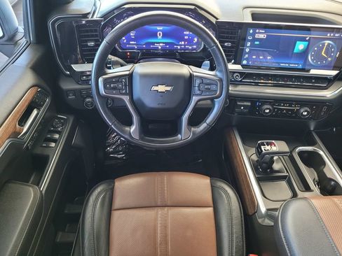 Used 2023 Chevrolet Silverado 1500 High Country w/ Technology Package AWD/4WD image 9