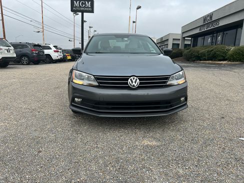 Used 2016 Volkswagen Jetta Sport image 4