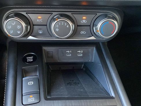 Certified 2025 Nissan Kicks SV AWD/4WD image 27
