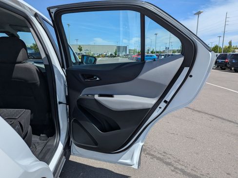 Certified 2022 Chevrolet Equinox LS w/ LPO, Floor Liner Package AWD/4WD image 37