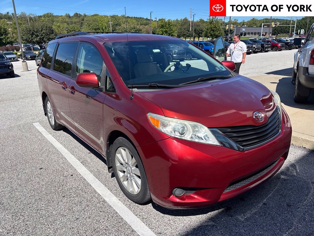 Used 2011 Toyota Sienna LE w/ Towing Pkg AWD/4WD image 1