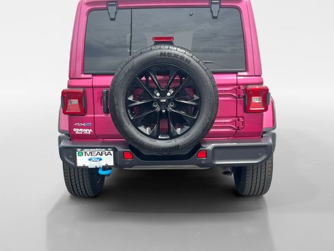 Used 2024 Jeep Wrangler Unlimited Sahara w/ Technology Group AWD/4WD image 14
