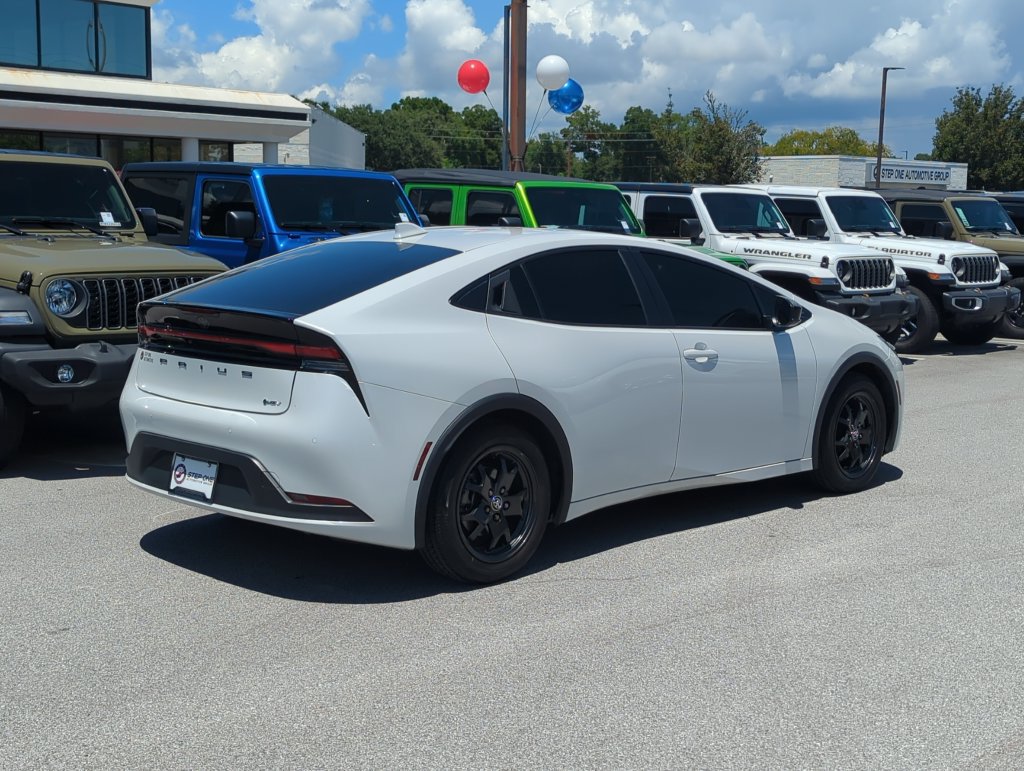 Used 2025 Toyota Prius LE FWD image 6