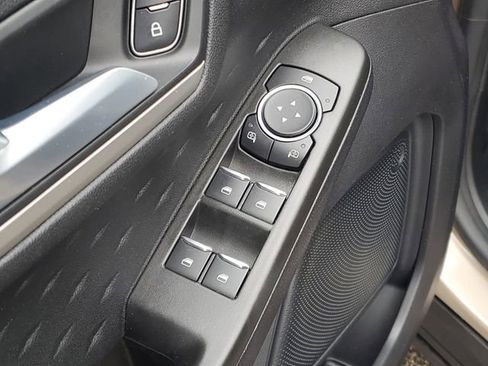 Used 2020 Ford Escape SE image 10