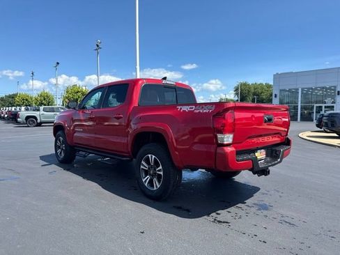 Used 2017 Toyota Tacoma TRD Sport w/ Tow Package (A/T) AWD/4WD image 5