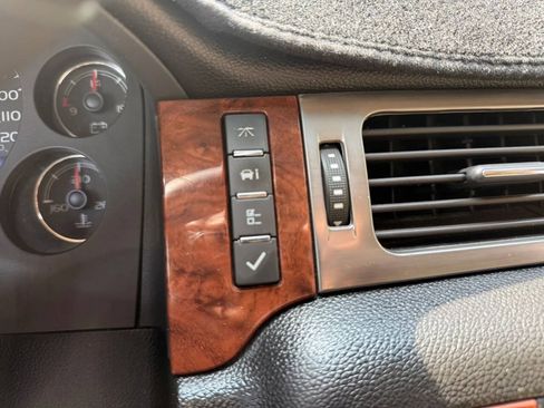 Used 2007 Chevrolet Avalanche LTZ w/ LTZ Preferred Equipment Group RWD image 17