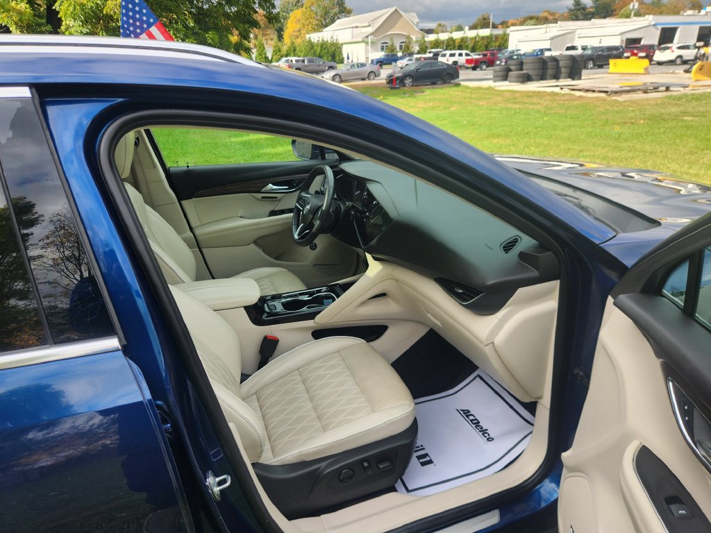 Used 2022 Buick Envision Avenir w/ Technology Package II AWD/4WD image 13