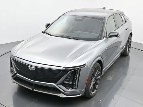 New 2026 Cadillac Lyriq V image 23
