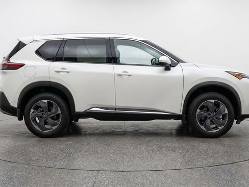 Used 2025 Nissan Rogue SV FWD image 11