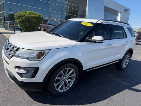 Used 2017 Ford Explorer Limited FWD image 2
