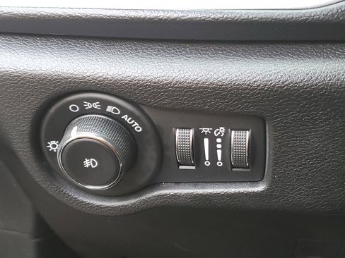 Used 2019 Chrysler Pacifica Touring-L w/ S Appearance Package image 25