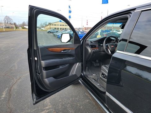 Used 2017 Cadillac Escalade Premium Luxury image 26