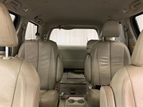 Used 2011 Toyota Sienna XLE w/ Entertainment Pkg image 21
