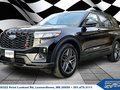 Used 2025 Ford Explorer ST AWD/4WD image 1