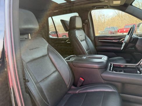 Used 2021 GMC Yukon Denali w/ Denali Premium Package image 13