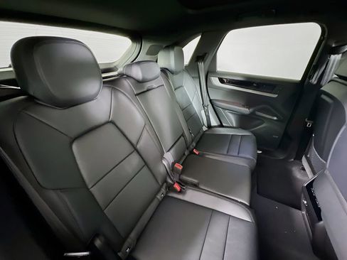 New 2026 Porsche Cayenne Base image 29