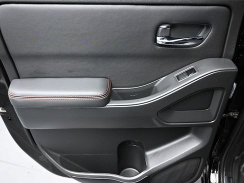 Used 2023 Nissan Frontier PRO-4X w/ Technology Package image 32