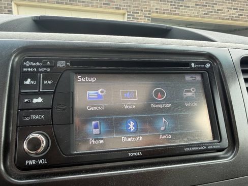 Used 2012 Toyota Sienna XLE w/ Entertainment Pkg FWD image 8