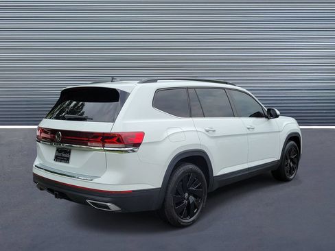 Used 2024 Volkswagen Atlas SE w/ Black Wheel Package FWD image 3