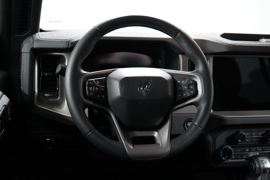 Used 2025 Ford Bronco Outer Banks AWD/4WD image 12