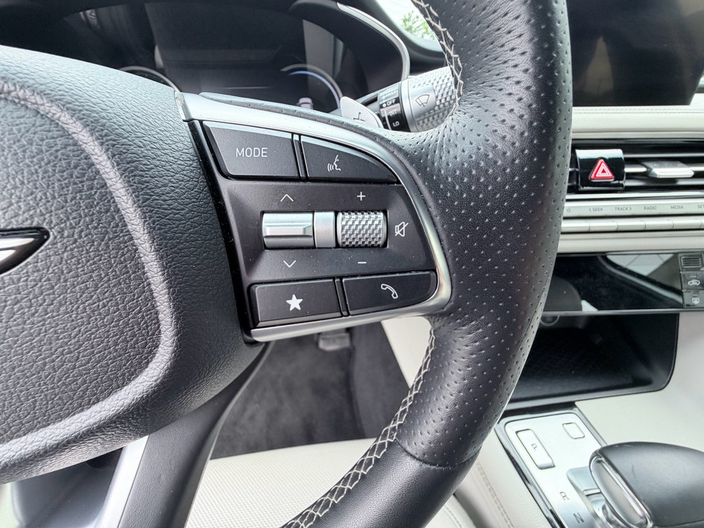 Used 2025 Genesis G70 2.5T AWD/4WD image 14