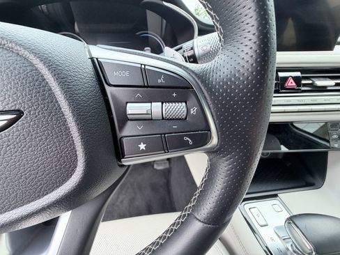 Used 2025 Genesis G70 2.5T AWD/4WD image 14