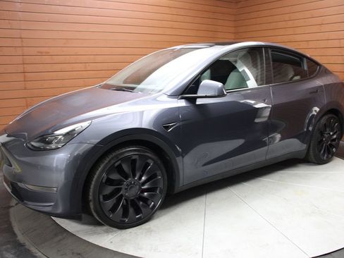 Used 2023 Tesla Model Y Long Range image 46