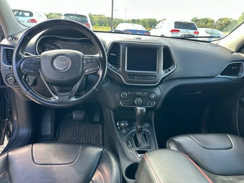 Used 2020 Jeep Cherokee Trailhawk w/ Cold Weather Group AWD/4WD image 13