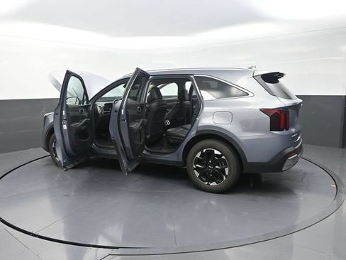 Used 2024 Kia Sorento S FWD image 42