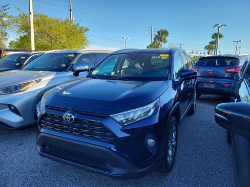 Used 2021 Toyota RAV4 XLE Premium image 1