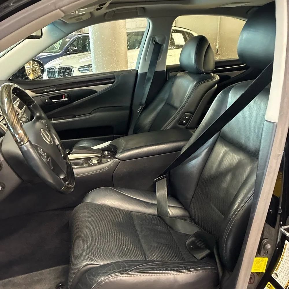 Used 2013 Lexus LS 460 AWD w/ Comfort Pkg image 22