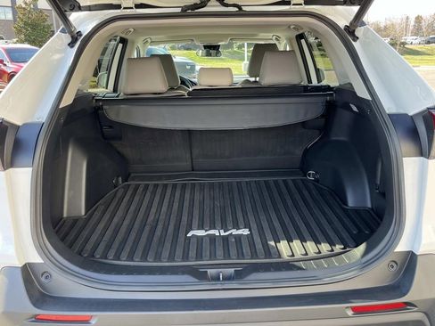 Used 2021 Toyota RAV4 XLE w/ Convenience Package image 11