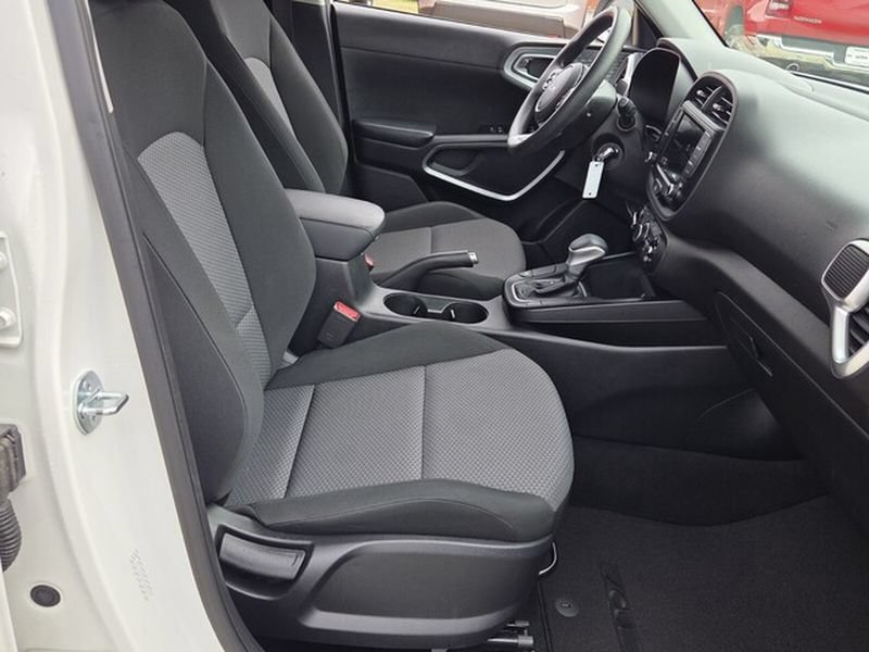 Used 2023 Kia Soul LX w/ Option Group 015 FWD image 15