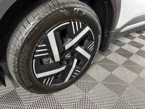 Used 2025 Nissan Kicks SV FWD image 13