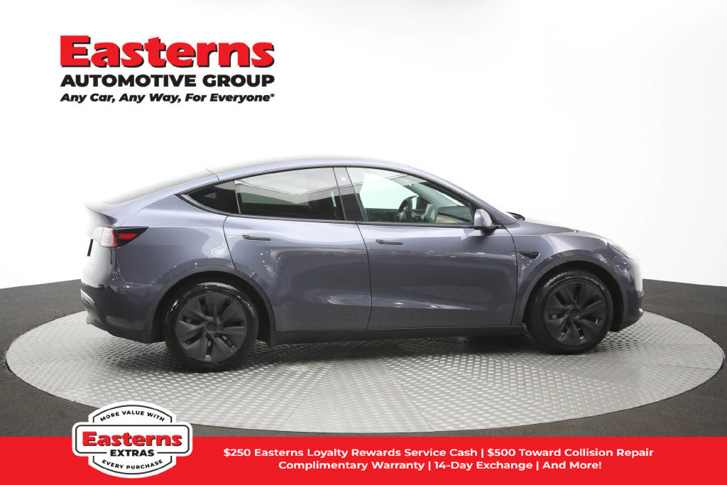 Used 2022 Tesla Model Y Long Range AWD/4WD image 39