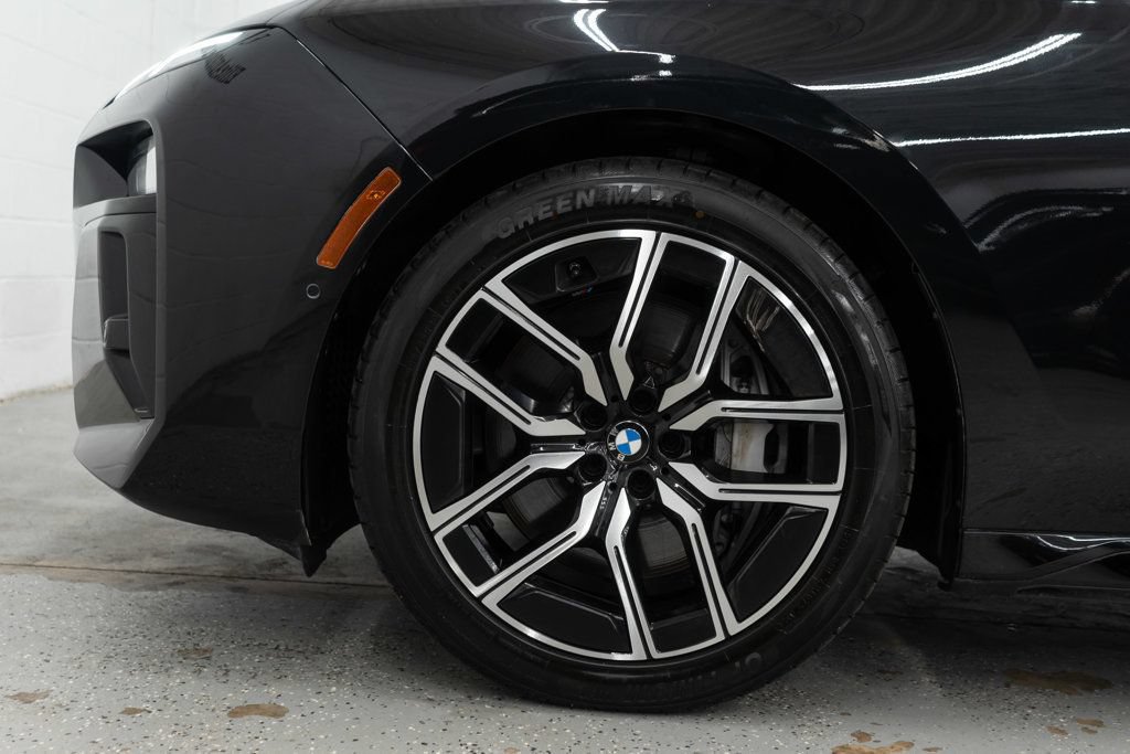Used 2023 BMW 760i xDrive AWD/4WD image 42
