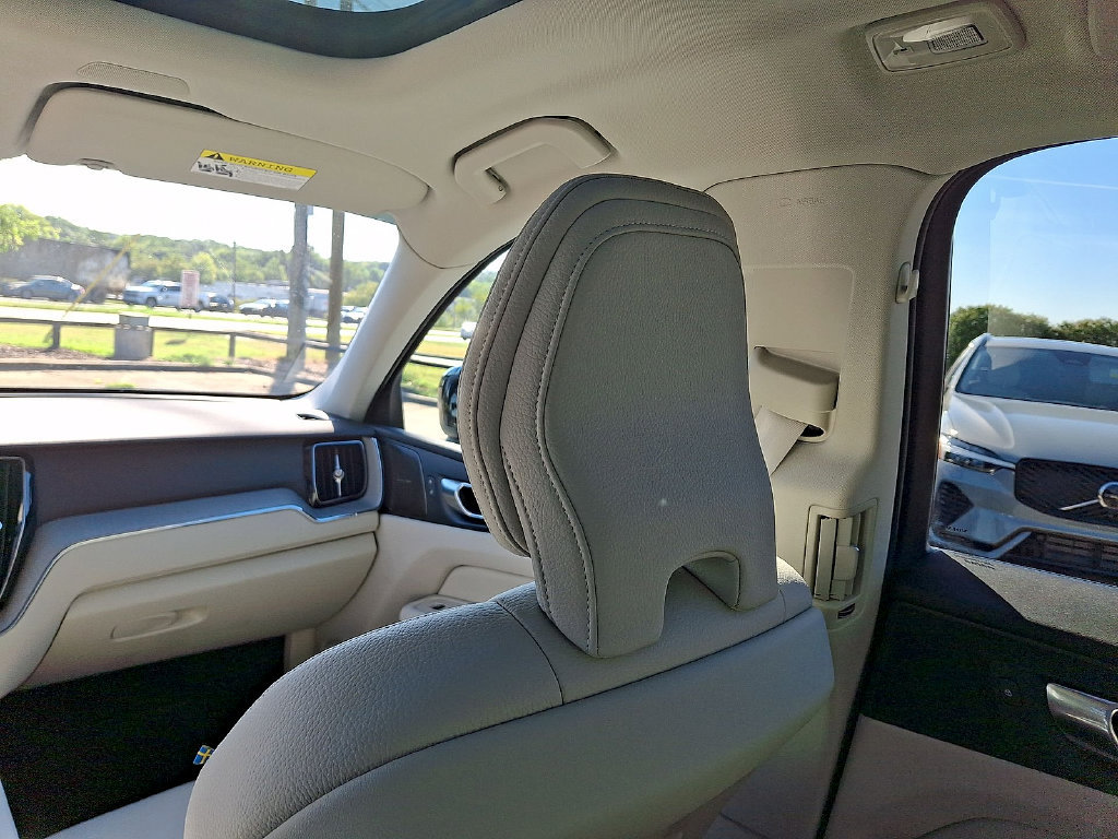 Certified 2024 Volvo XC60 B5 Plus w/ Protection Package Premier AWD/4WD image 11