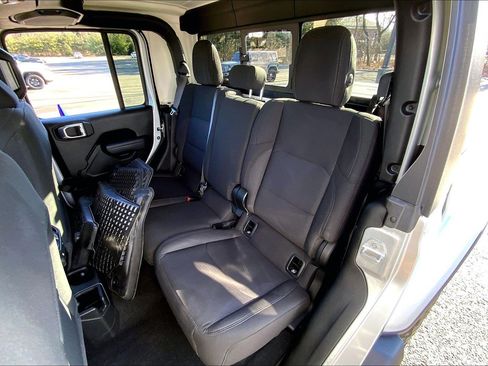 Certified 2023 Jeep Gladiator Willys image 19