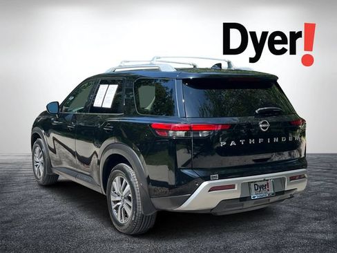 Used 2023 Nissan Pathfinder SL FWD image 3