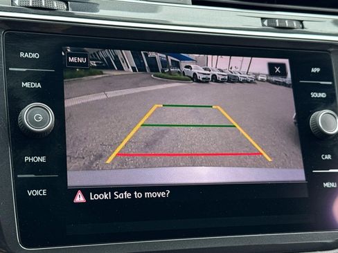 Used 2019 Volkswagen Tiguan SE FWD image 24
