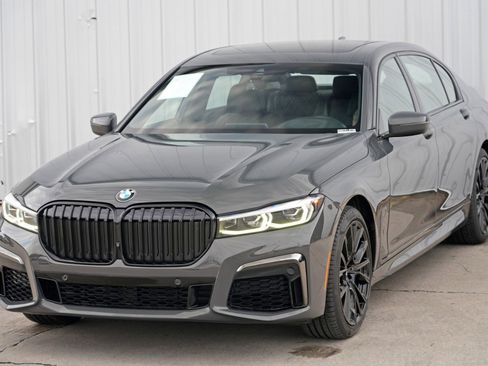Used 2022 BMW 750i xDrive w/ Executive Package image 54