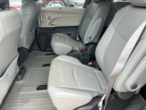 Used 2023 Toyota Sienna Limited AWD/4WD image 18