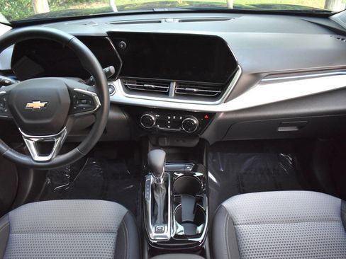 Used 2024 Chevrolet Trax LT w/ Sunroof Package FWD image 47