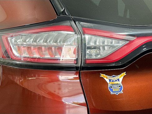 Used 2016 Ford Edge SEL w/ Equipment Group 201A AWD/4WD image 23