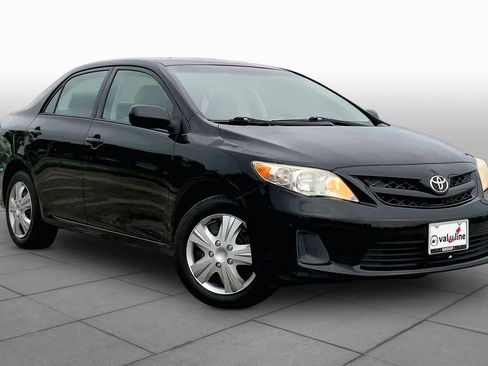 Used 2012 Toyota Corolla LE FWD image 3